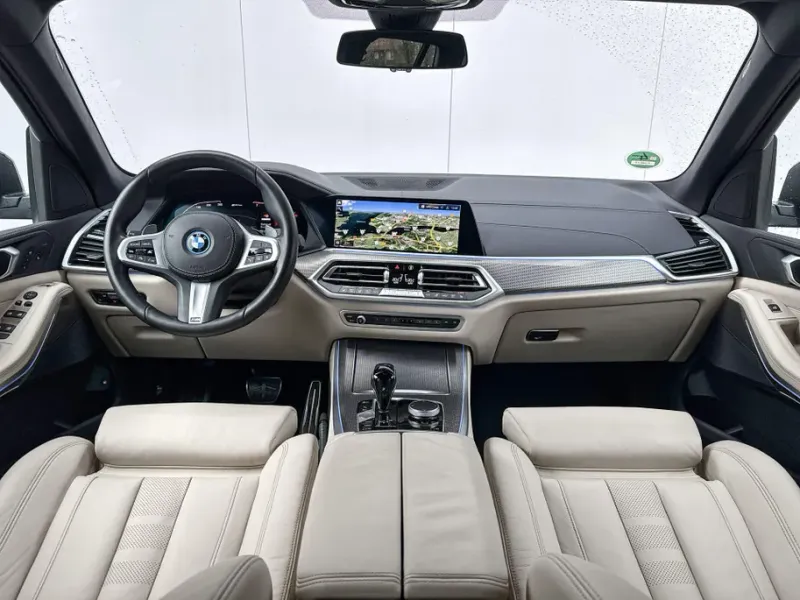 Vehicle Image 12