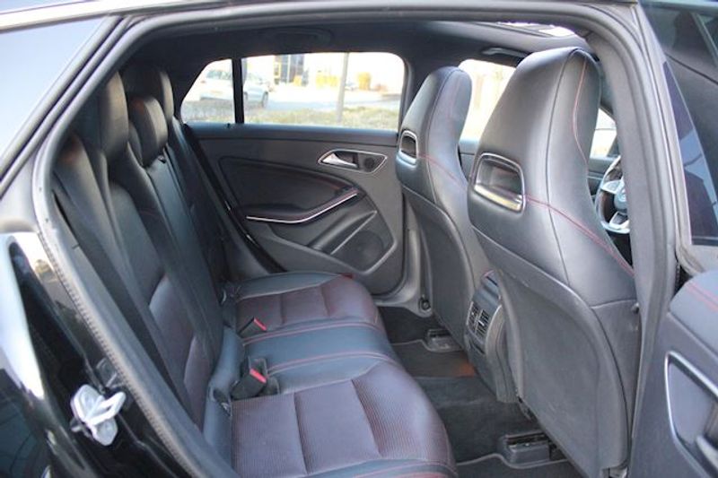 Vehicle Image 12