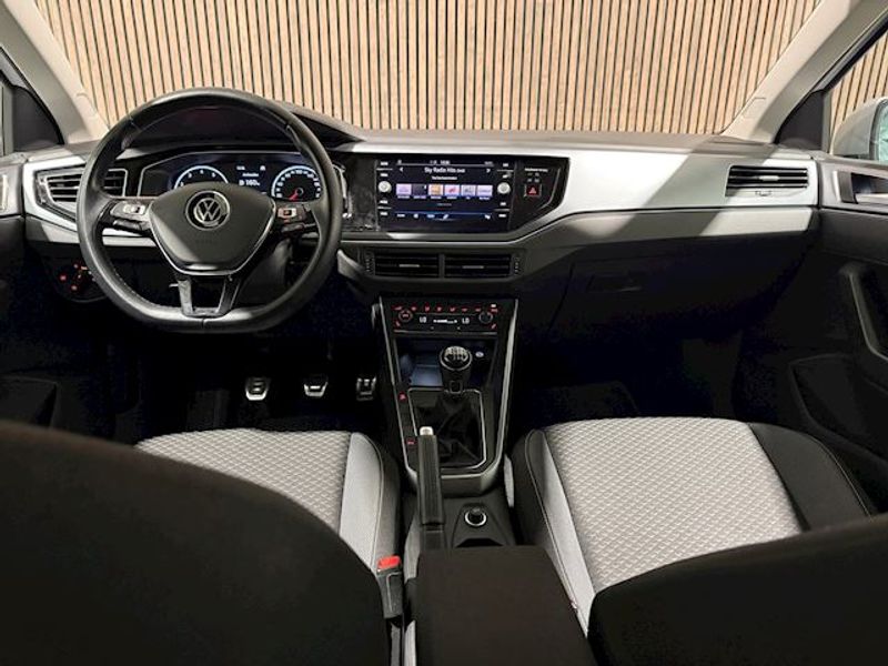 Vehicle Image 18