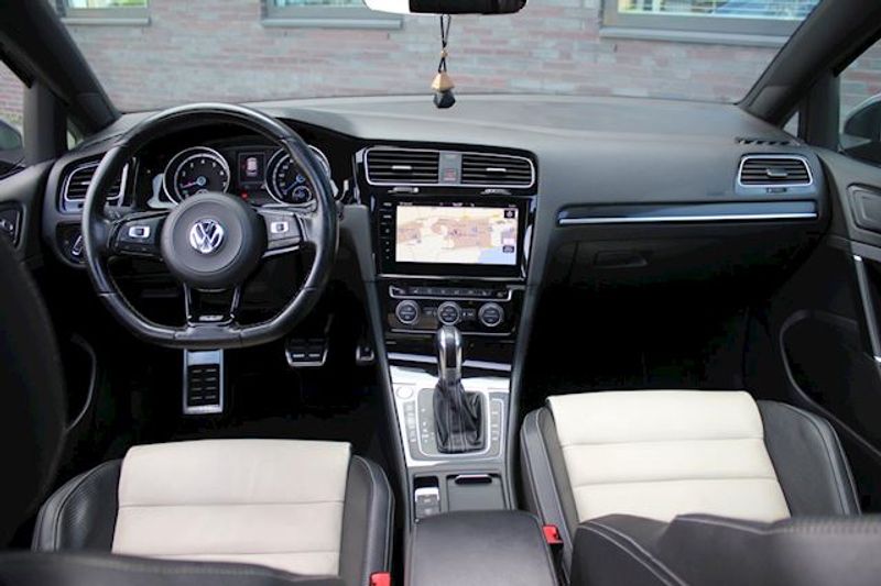 Vehicle Image 25