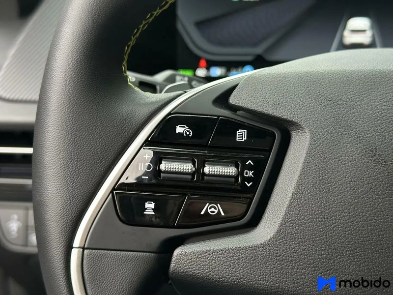 Vehicle Image 24