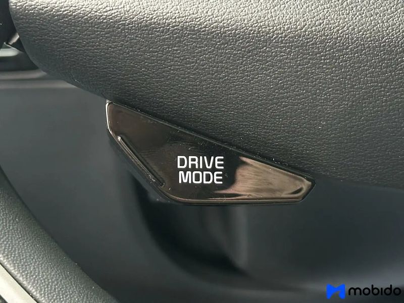 Vehicle Image 26