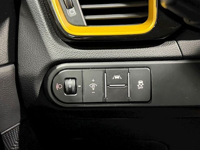 Vehicle Image 28