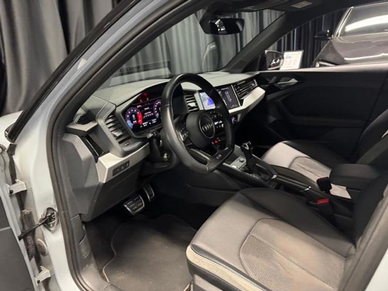 Vehicle Image 21