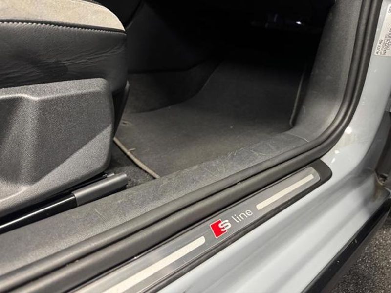 Vehicle Image 30