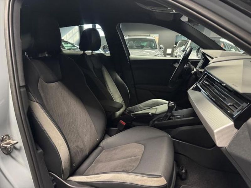 Vehicle Image 32