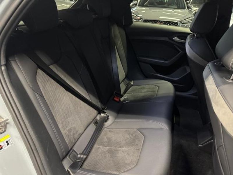 Vehicle Image 40