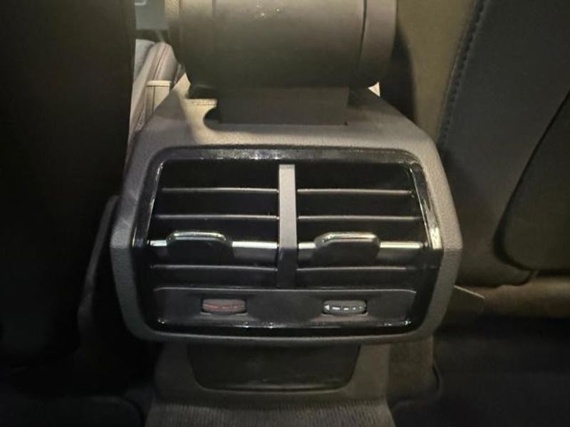 Vehicle Image 27