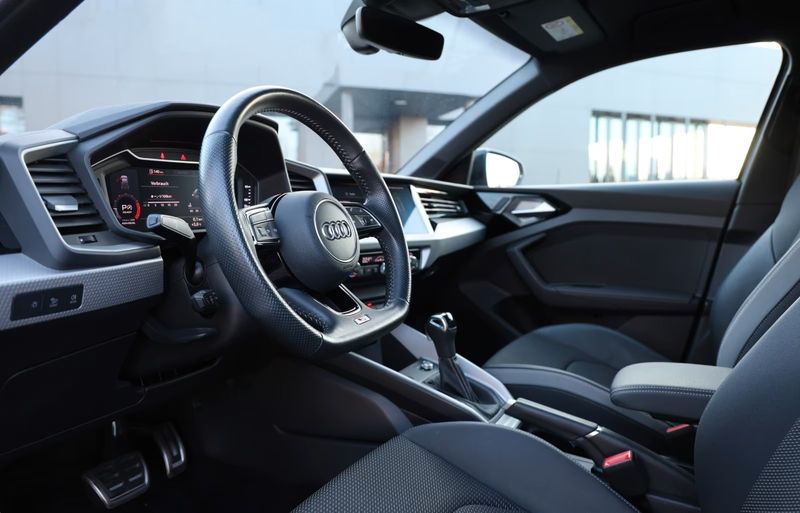 Vehicle Image 13