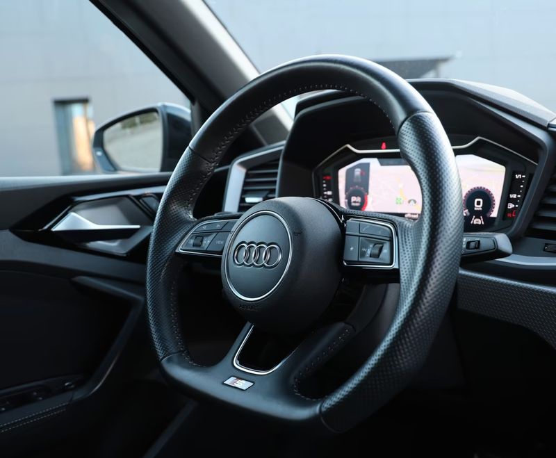 Vehicle Image 18