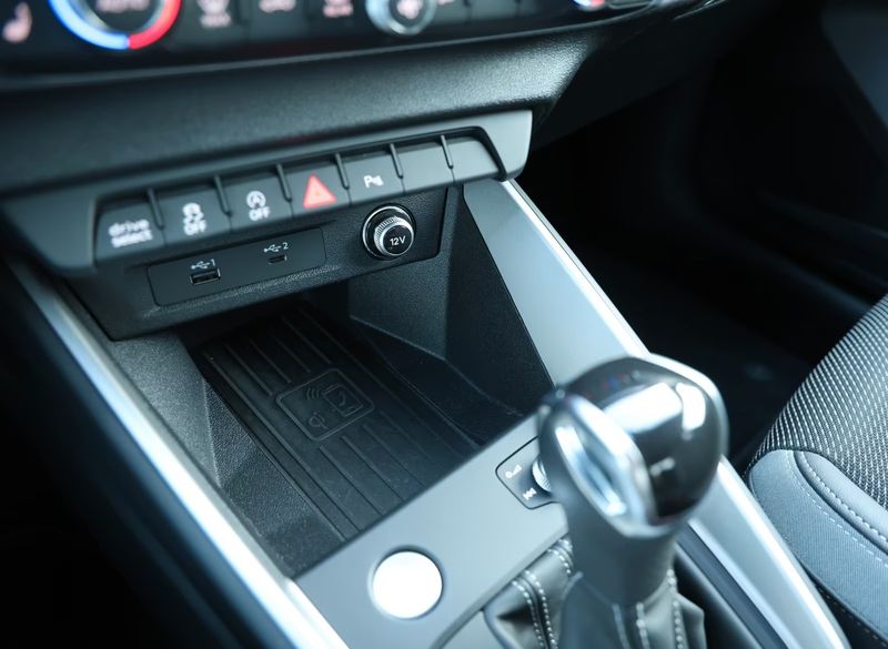 Vehicle Image 24