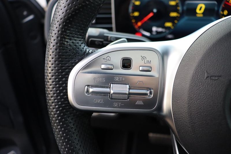 Vehicle Image 60