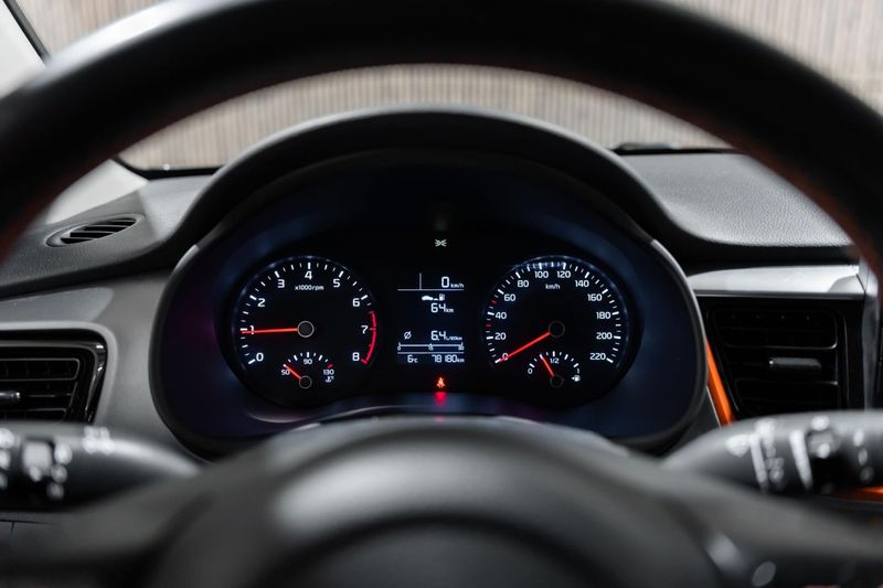 Vehicle Image 25