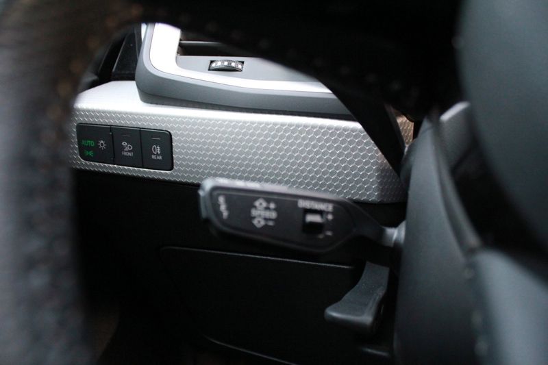 Vehicle Image 27