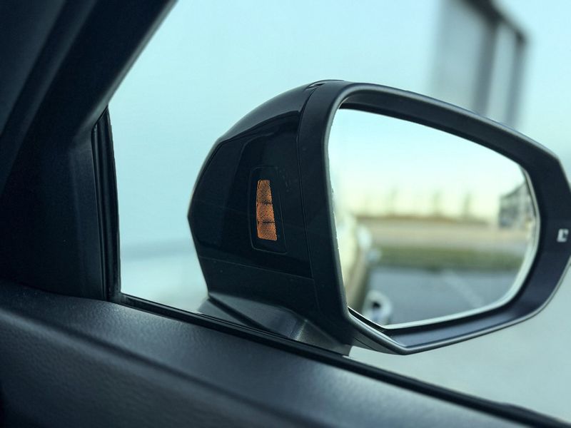 Vehicle Image 28
