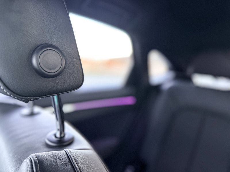 Vehicle Image 32