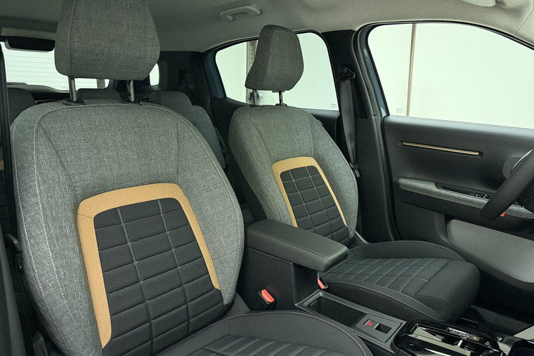 Vehicle Image 16