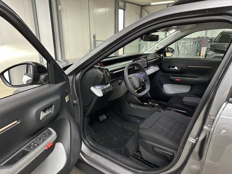 Vehicle Image 22