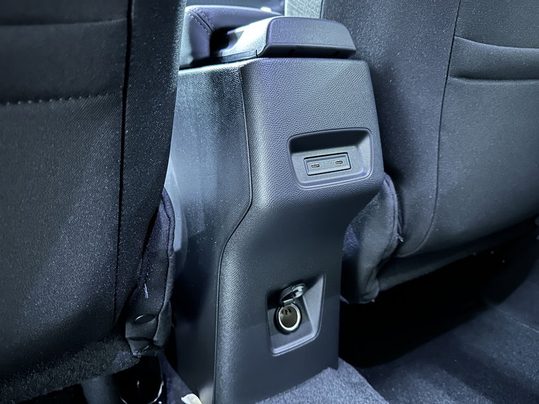 Vehicle Image 25