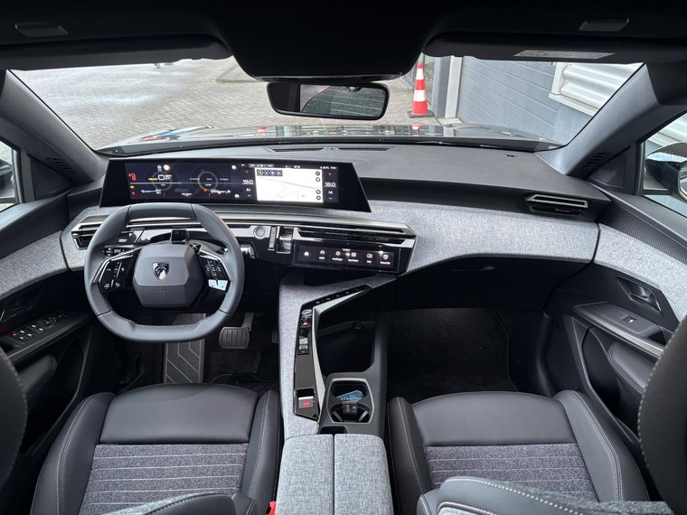 Vehicle Image 28