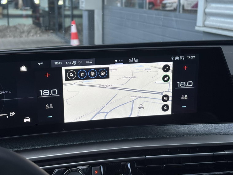 Vehicle Image 38