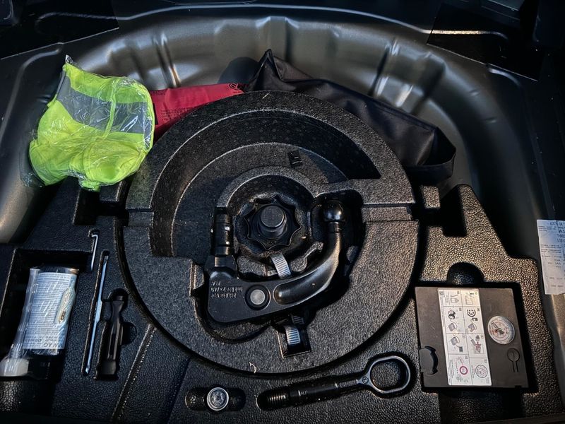 Vehicle Image 30