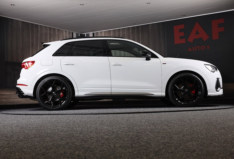 Vehicle Image 32